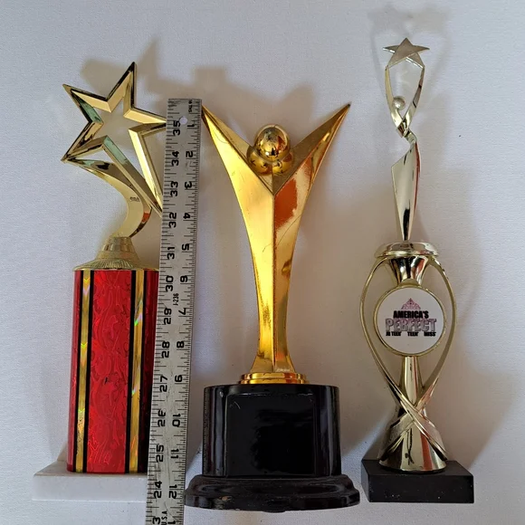 Gold and Red Star Trophy Set Of 3 - Picture 10 of 13